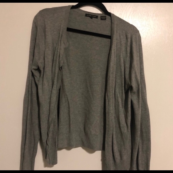 3 Cardigans - Picture 6 of 7